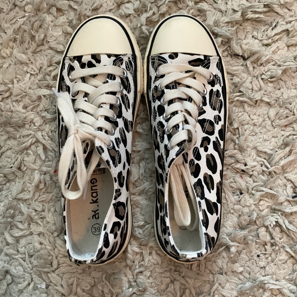 Converse like shoes